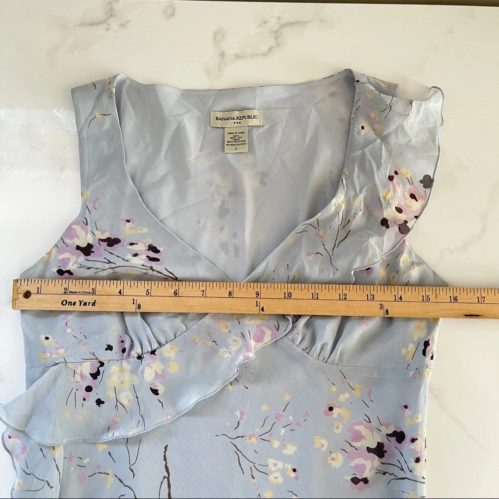 Banana Republic Blue Silk Ruffle Floral V-Neckline Sleeveless Blouse Woman’s S - Picture 6 of 7
